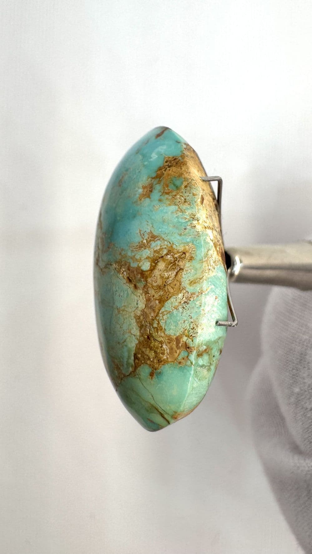 فیروزه نیشابور طبیعی و درشت (۳۰ در ۱۹ میل)