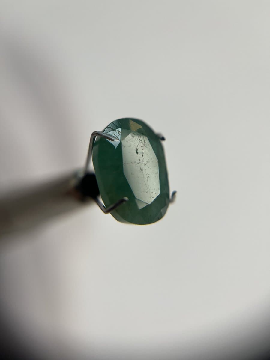 زمرد معدنی زامبیا (ابعاد ۱۰ در ۷ میل - ۳.۳۰ قیراط)